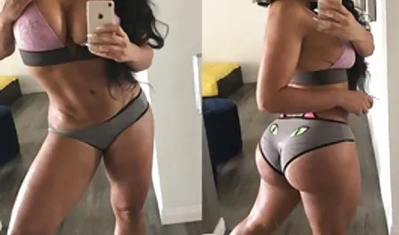 Seksi yaşlı erotik film bir kız ve bir erkek.