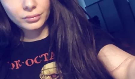 Tutkulu yalama ve Hennessy erotik film indir