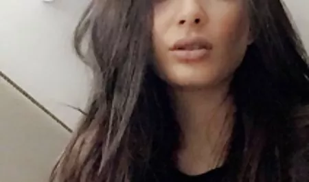 Sarışın güzel ve sakin iki adam gözlerini kapattı video erotik