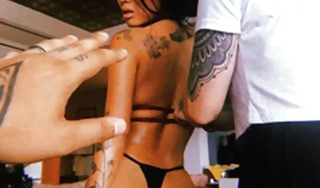Kırmızı koltukta erotik sex film izle anal seks