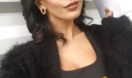 Yakın çekim, erotik sansürsüz esmer, busty,