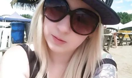 Üç yaşlı altyazılı erotik film kadın ağı yatıştırmak için