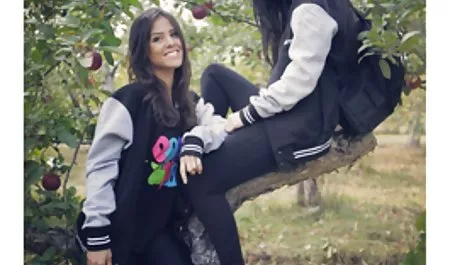 Yakışıklı tabi, Peyton Kosta Rika ve Teta erotik film izle yeni