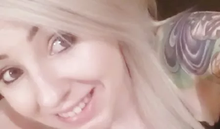 Masaya modeli, dilber ay erotik sarışın mastürbasyon