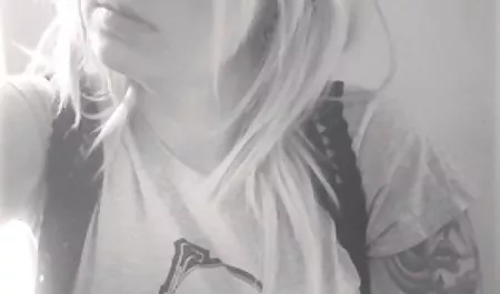 Büyük yapay penis erotik film konulu ile sarışın amcık
